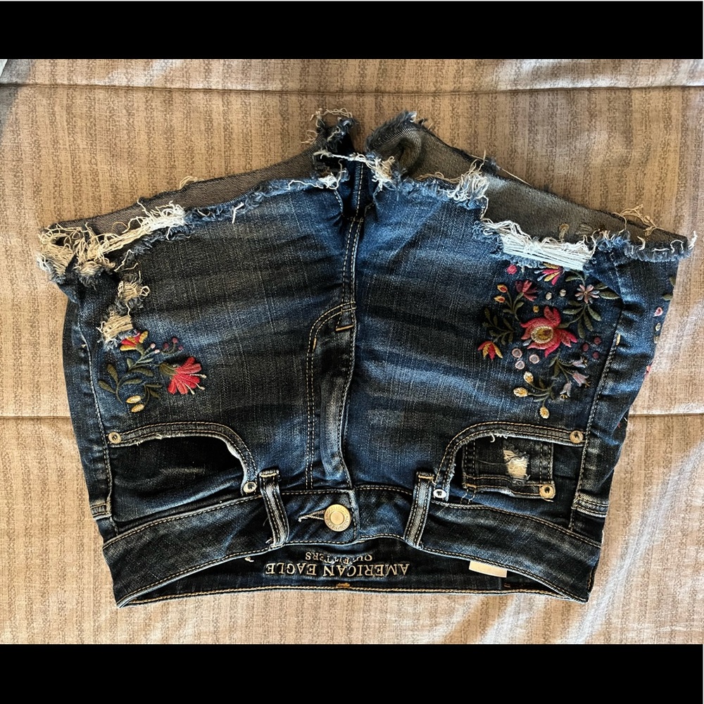American eagle shorts, size 6, ne(X)t level stretch, embroidery with flowers